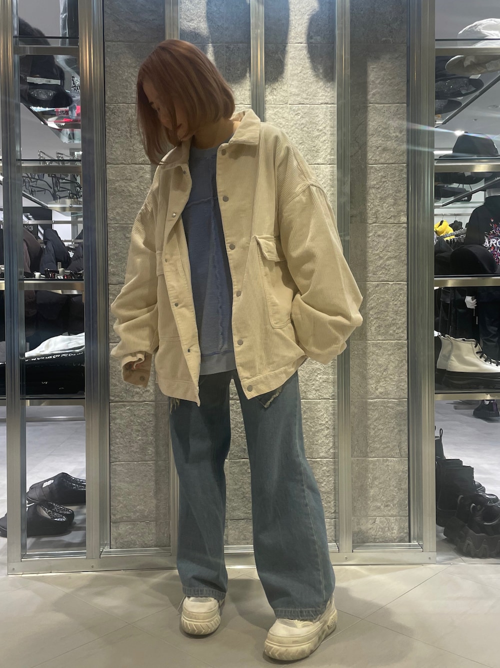 「シンプル、カバーオール、シンプルコーデ、シンプルスタイル、カジュアルコーデ、ゆるコーデ、大人ガーリー、大人かわいい、オトナカジュアル、秋冬コーデ」｜「DANKE SCHONのDankeSchon/ダンケシェーン/Premium Couduroy Coveralls/コーデュロイカバーオール（カバーオール、ホワイト系）」を使った、IZUHARA MAYUさん（レディース・155cm）の冬コーディネートの1枚目の写真