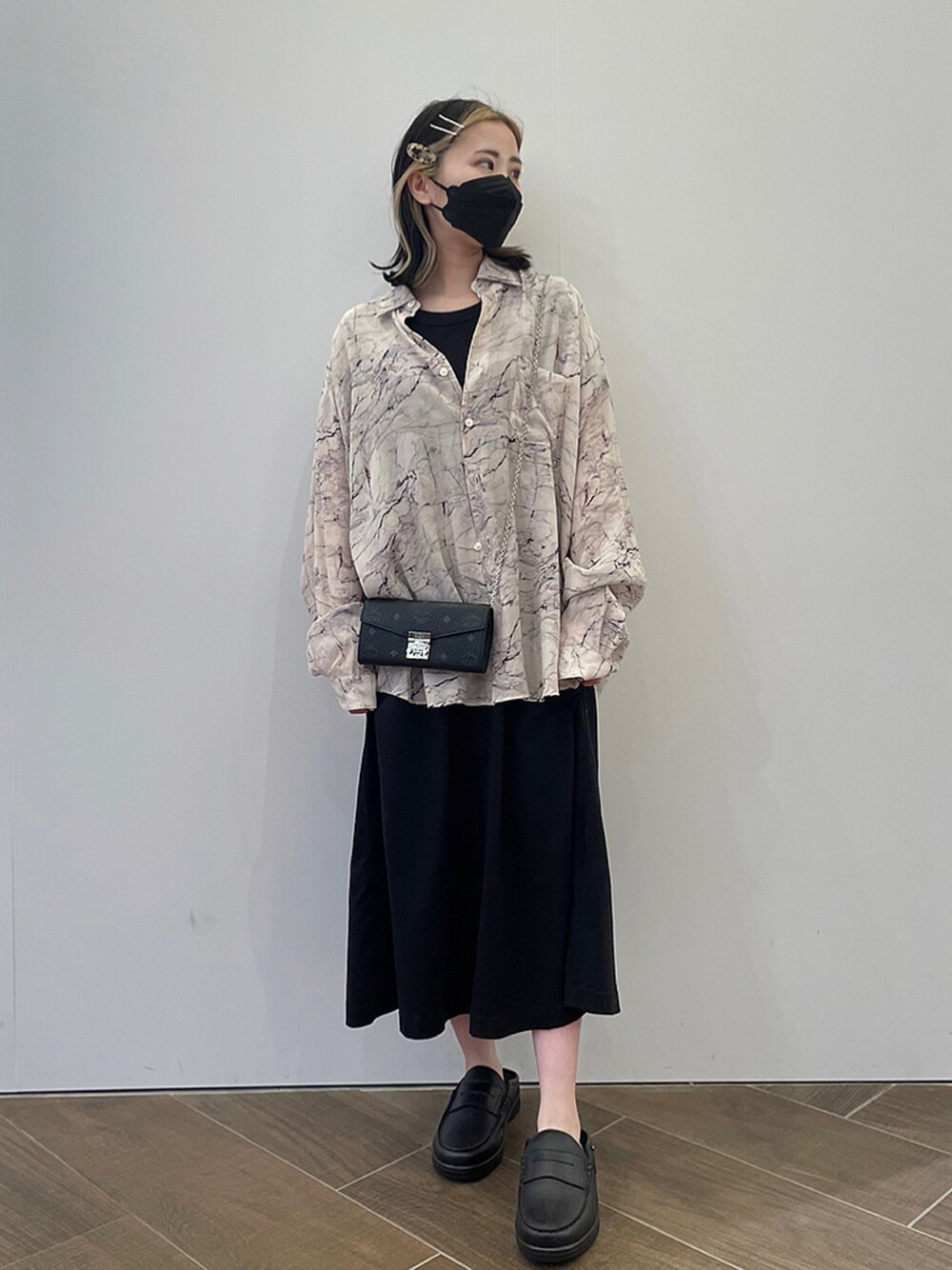 良品 定番人気 MCM エムシーエム 2つ折財布 ヴィセトス 黒 メンズ 新生活 MCM（エムシーエム）の「MCM/エムシーエム/〈パトリシア