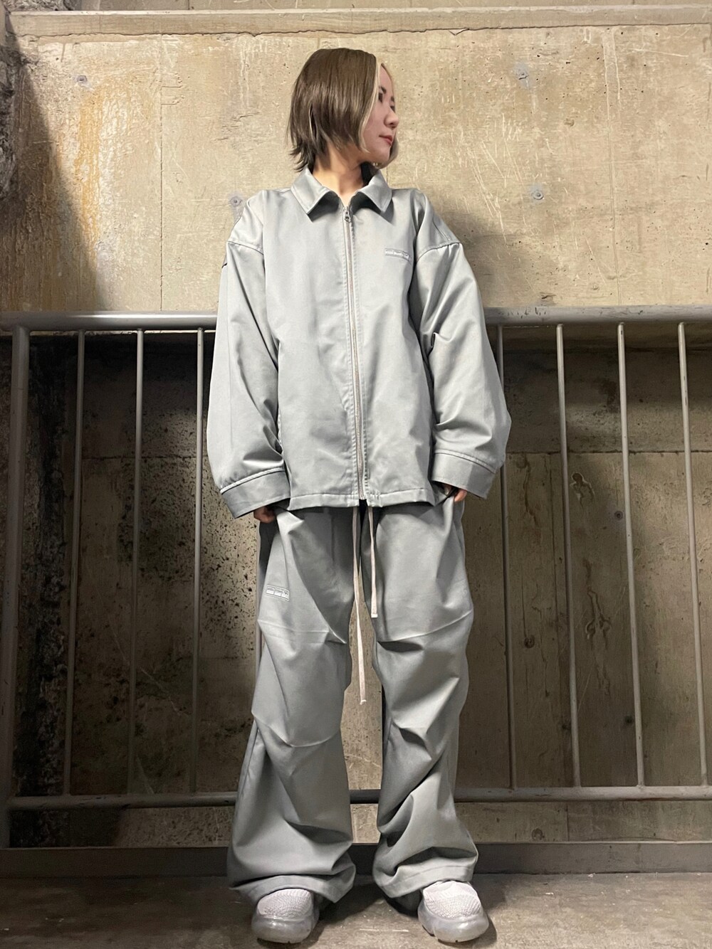 「ビッグシルエット、シンプル、モノトーン、ootd、シンプルコーデ、春夏コーデ、低身長、シンプルスタイル、今日のコーデ、オトナカジュアル」｜「DANKE SCHONのDankeSchon/ダンケシェーン/TC TWILL BLOUSON（ブルゾン、グレー系）」を使った、IZUHARA MAYUさん（レディース・155cm）の春コーディネートの1枚目の写真