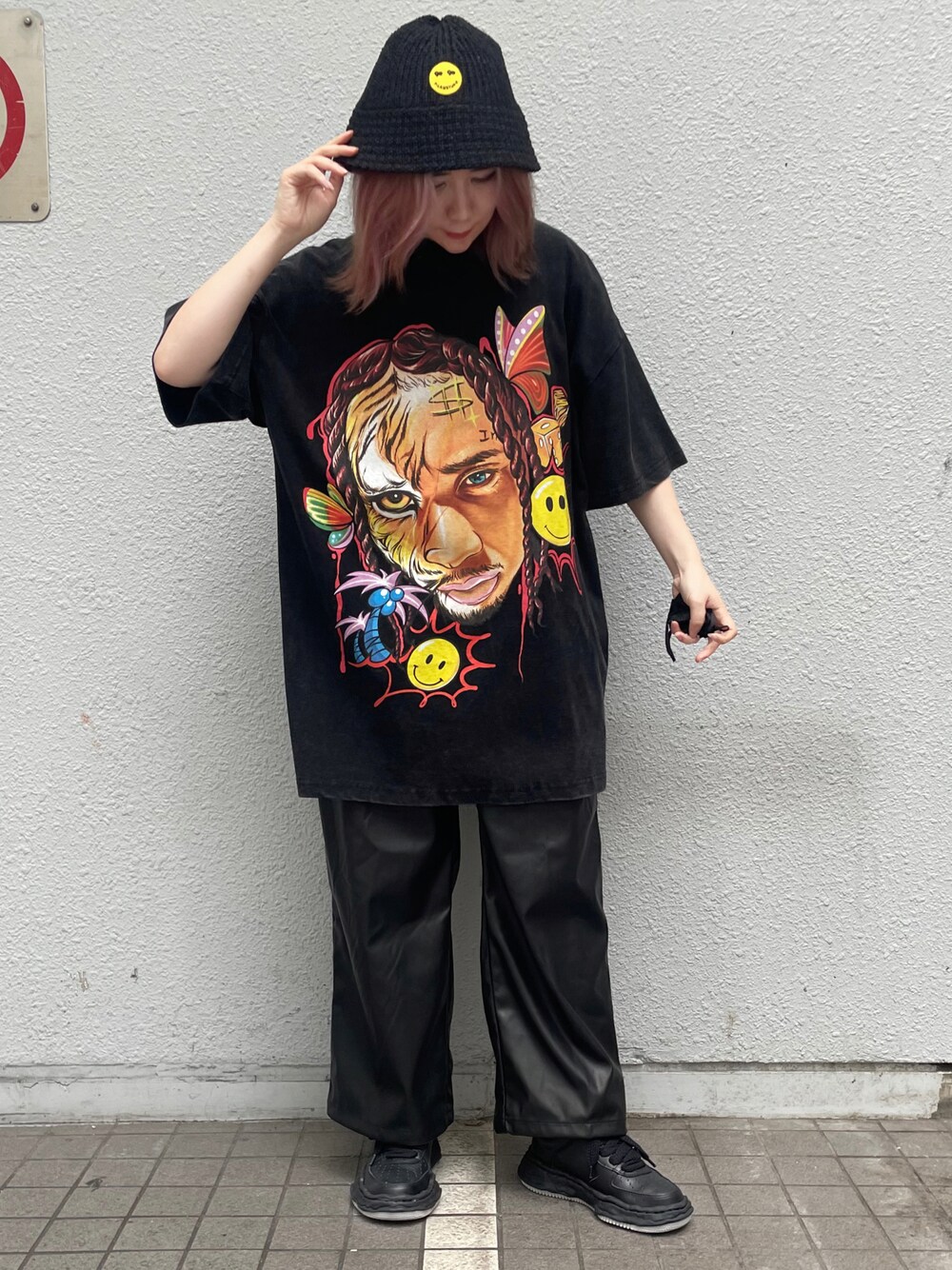 ブラック系のその他パンツ、ブラック系のスラックス、ブラック系のその他パンツを着用したレディースの秋コーディネートの1枚目の写真