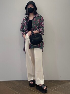 「WHITELAND（ホワイトランド）のアイテム（ショルダーバッグ）」を使った、IZUHARA MAYUさん（レディース・155cm）の夏コーディネート