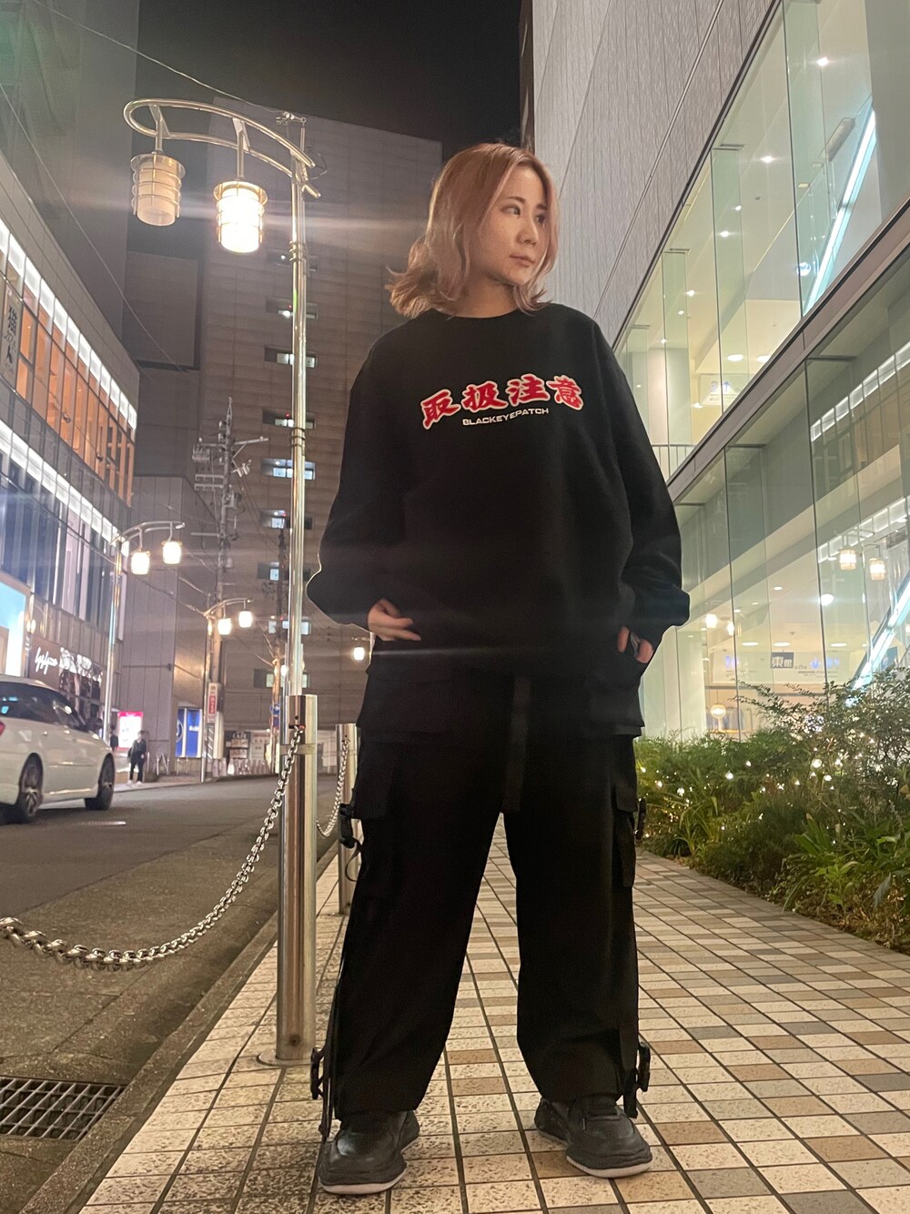 「ワントーンコーデ、ストリート、カーゴパンツ、シンプルコーデ、カジュアルコーデ、ラクチンコーデ、着回しコーデ、低身長コーデ、秋コーデ、blackeyepatch」｜「DANKE SCHONのDankeSchon/ダンケシェーン/NS CARGO PANTS/カーゴパンツ（カーゴパンツ、ブラック系）」を使った、IZUHARA MAYUさん（レディース・155cm）の秋コーディネートの1枚目の写真