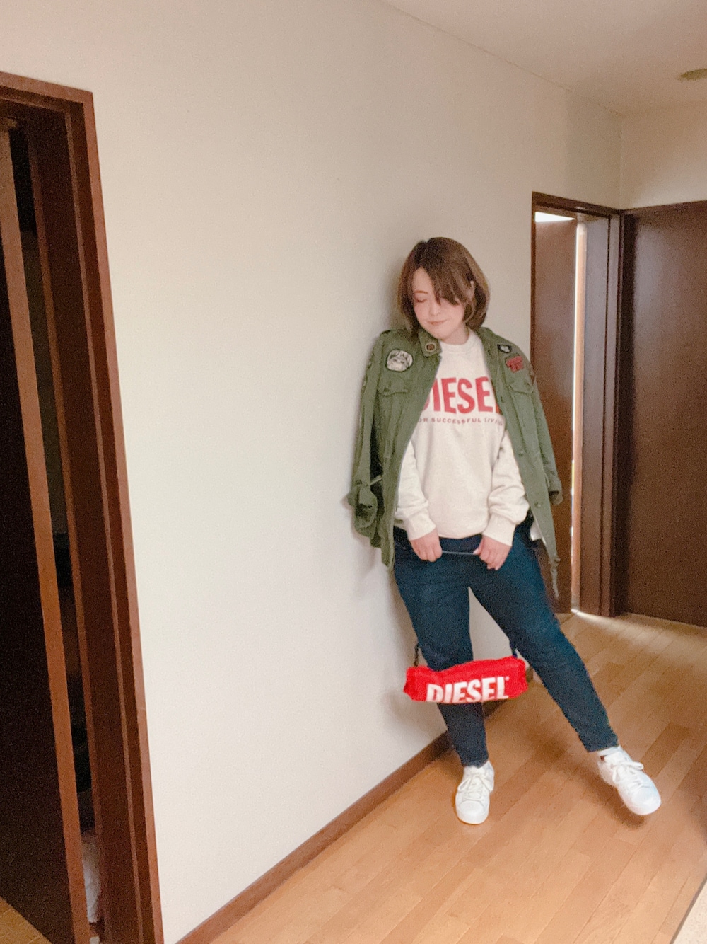 「ディーゼル、Diesel、jogg jeans、スウエット、メンズアイテム、スニーカー、高身長女子、ぽっちゃり」｜「DIESELのアイテム（スウェット、ホワイト系）」を使った、kazuさん（レディース・170cm）の秋コーディネートの1枚目の写真