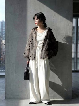 「antiqua（アンティカ）のドット柄 シアー シャツ（Shirts、ベージュ系）」を使った、antiquaさん（レディース・160cm）の春コーディネート