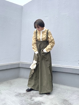 「巾着バッグ」｜「アイテム（ジャンパースカート）」を使った、antiquaさん（レディース・152cm）の冬コーディネート