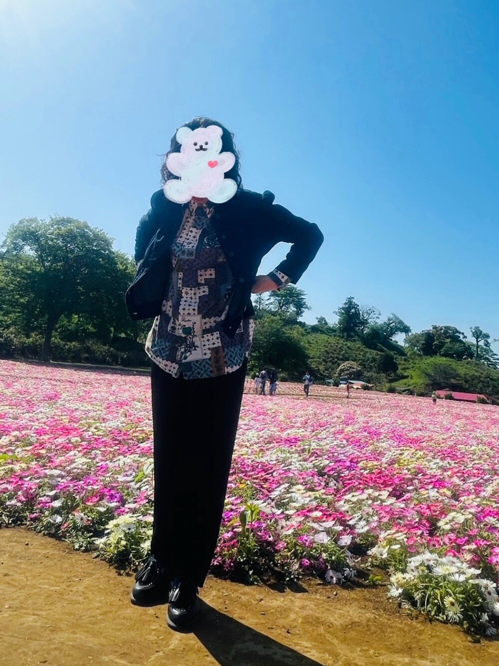 「Vintage Clothing、UNIQLO、Dr.Martens、springstyle、vintage style、ootd、春コーデ、古着コーデ、おでかけコーデ、おしゃれさんと繋がりたい、思い出アウトフィット」｜「Vintage Clothingのアイテム（シャツ/ブラウス、ブルー系）」を使った、💙🦋🐬さん（レディース・163cm）の春コーディネートの1枚目の写真