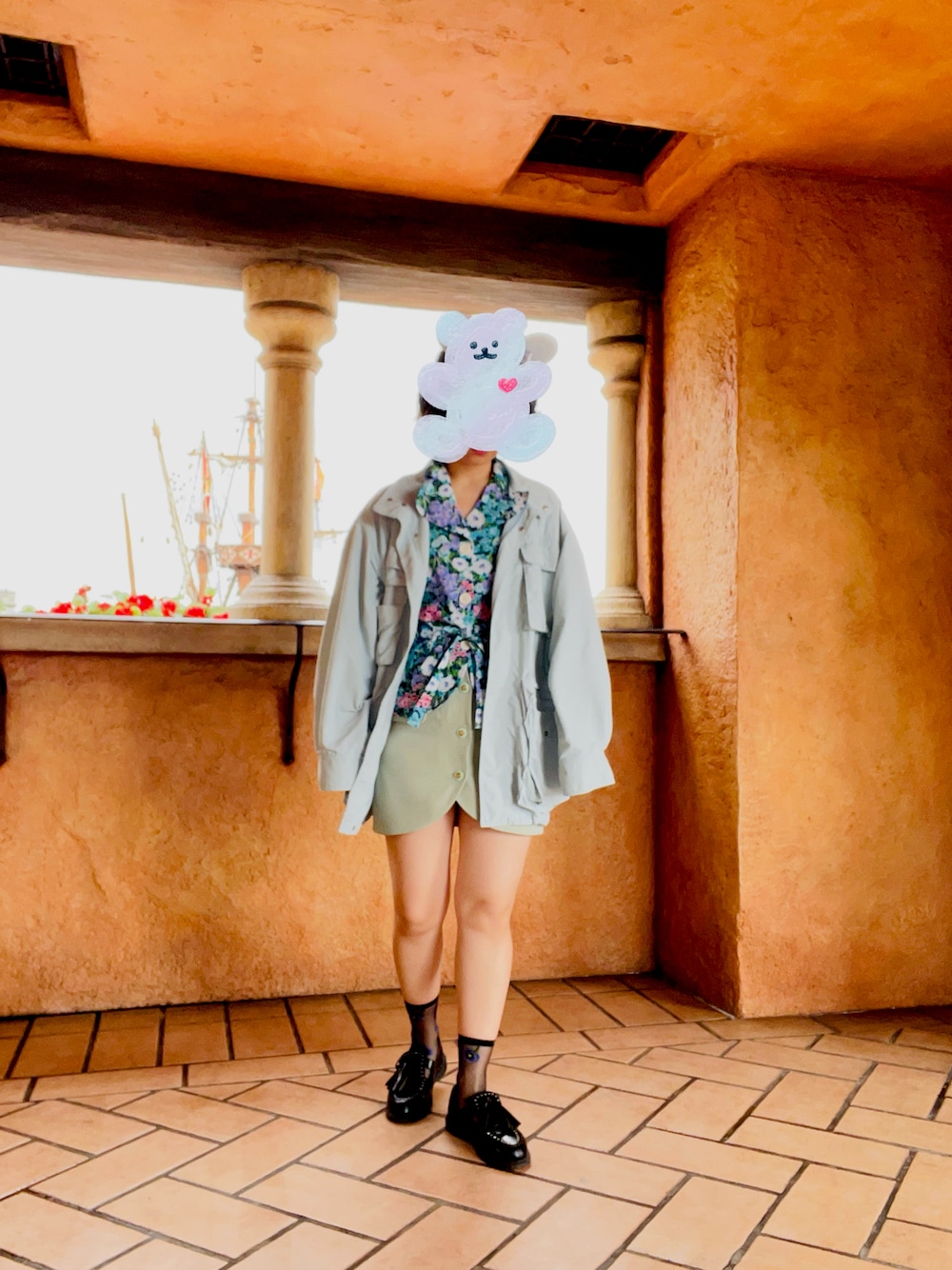 「SLY、Vintage Clothing、GU、Dr.Martens、Disney style、springstyle、vintage style、ootd、Disneyコーデ、春コーデ、古着コーデ、おでかけコーデ、おしゃれさんと繋がりたい、思い出アウトフィット」｜「SLYのアイテム（ナイロンジャケット、ブルー系）」を使った、💙🦋🐬さん（レディース・163cm）の夏コーディネートの1枚目の写真