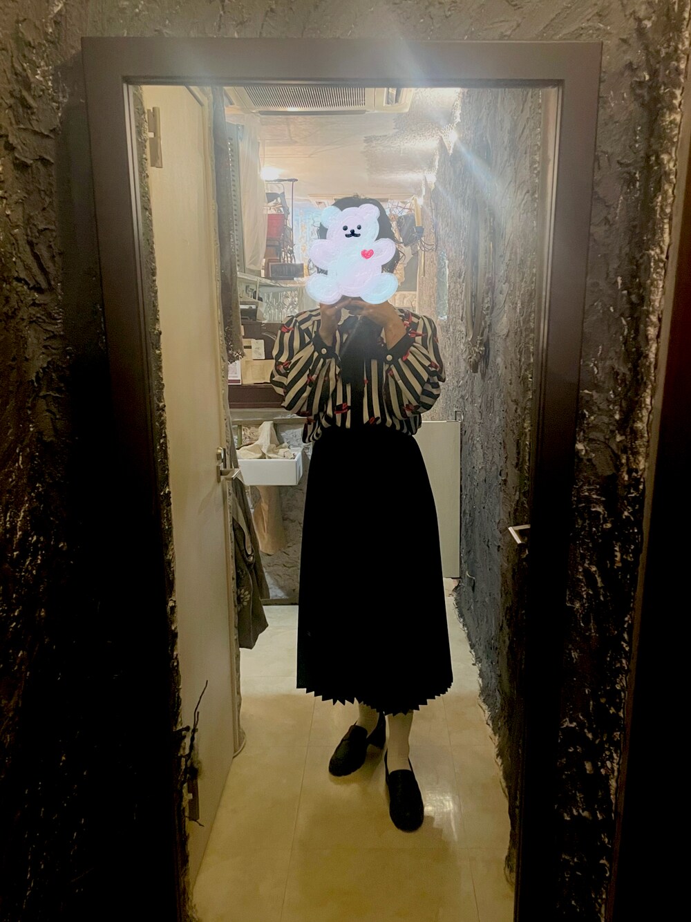 「Vintage Clothing、agnes b.、COACH、vintage style、springstyle、ootd、古着コーデ、春コーデ、おでかけコーデ、おしゃれさんと繋がりたい、思い出アウトフィット」｜「Vintage Clothingのアイテム（シャツ/ブラウス、ブラック系）」を使った、💙🦋🐬さん（レディース・163cm）の春コーディネートの1枚目の写真
