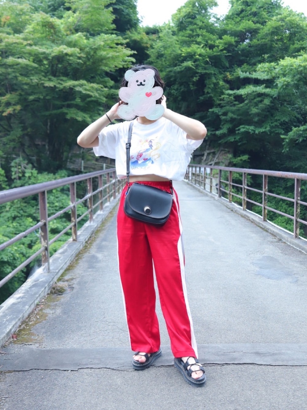 「UNIQLO、agnes b.、JEANASIS、Dr.Martens、summer style、ootd、ラフコーデ、夏コーデ、おしゃれさんと繋がりたい、思い出アウトフィット」｜「UNIQLOのアイテム（Tシャツ/カットソー、ホワイト系）」を使った、💙🦋🐬さん（レディース・163cm）の夏コーディネートの1枚目の写真