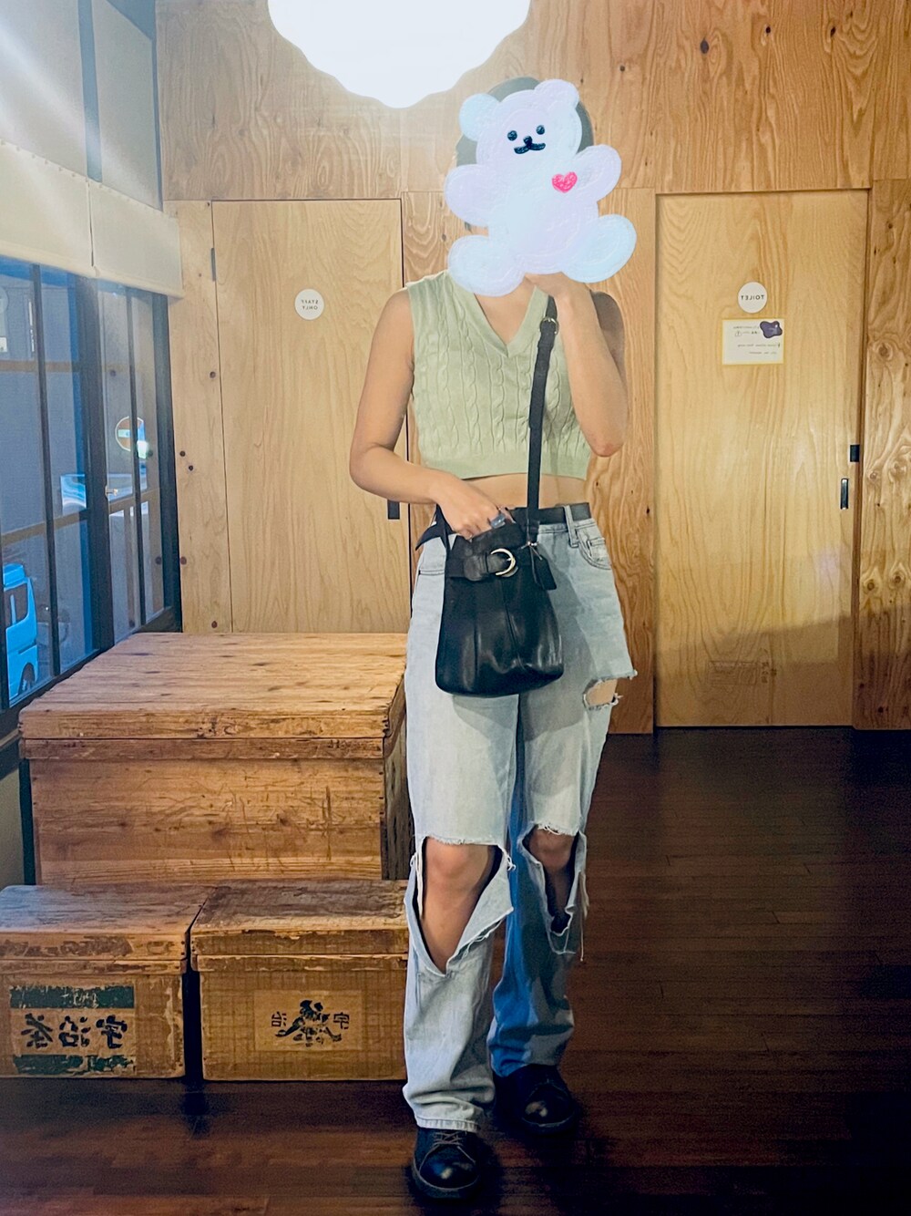 「vintage、vintage style、COACH、no brand、kpop、ブーツスタイル、ダメージデニムパンツ、おしゃれさんと繋がりたい、ootd、思い出アウトフィット」｜「Vintage Clothingのアイテム（ベスト、グリーン系）」を使った、💙🦋🐬さん（レディース・163cm）の秋コーディネートの1枚目の写真