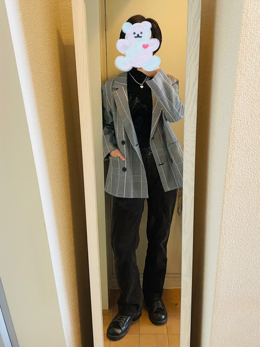 「UNIQLO、UNIQLO U、VINTAGE、4MiLi、FOREVER 21、winterstyle、springstyle、winter、spring、korea style、おしゃれさんと繋がりたい、ootd、思い出アウトフィット」｜「Vintage Clothingのアイテム（チノパンツ、ブラウン系）」を使った、💙🦋🐬さん（レディース・163cm）の春コーディネートの1枚目の写真