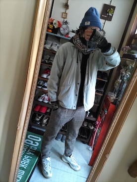 「VANS（バンズ）のアイテム（ニットキャップ/ビーニー）」を使った、Akiさん（メンズ・176cm）の冬コーディネート