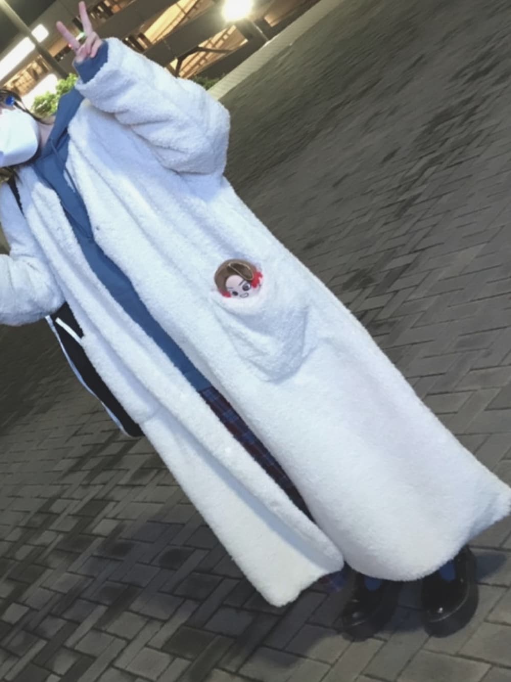 「Libra Cue、ボア、ロングコート、poly、パーカー、wcloset、チェックスカート、関ジャニ∞、安田章大」｜「no brandのアイテム（シューズ、ブラック系）」を使った、N a t s u k i 🐰さん（レディース・157cm）の冬コーディネートの1枚目の写真