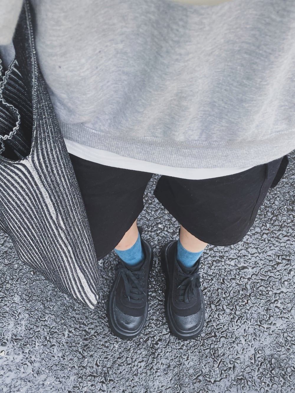 「ナチュラル、ショーツ、ハーフパンツ、ootd、outfit、outfitoftheday、fashion、fashion blogger」｜「CHARLES & KEITHのキャンバスレースアップハイカットスニーカー（スニーカー、ブラック系）」を使った、Misaki さん（骨格ナチュラル・レディース・162cm）の夏コーディネートの1枚目の写真