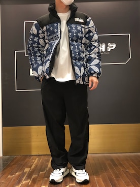 「ストレートパンツ」｜「アイテム（ダウンジャケット/コート）」を使った、岡田さん（メンズ・172cm）の冬コーディネート