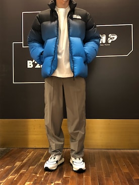 「ストレートパンツ」｜「アイテム（ダウンジャケット/コート）」を使った、岡田さん（メンズ・172cm）の冬コーディネート