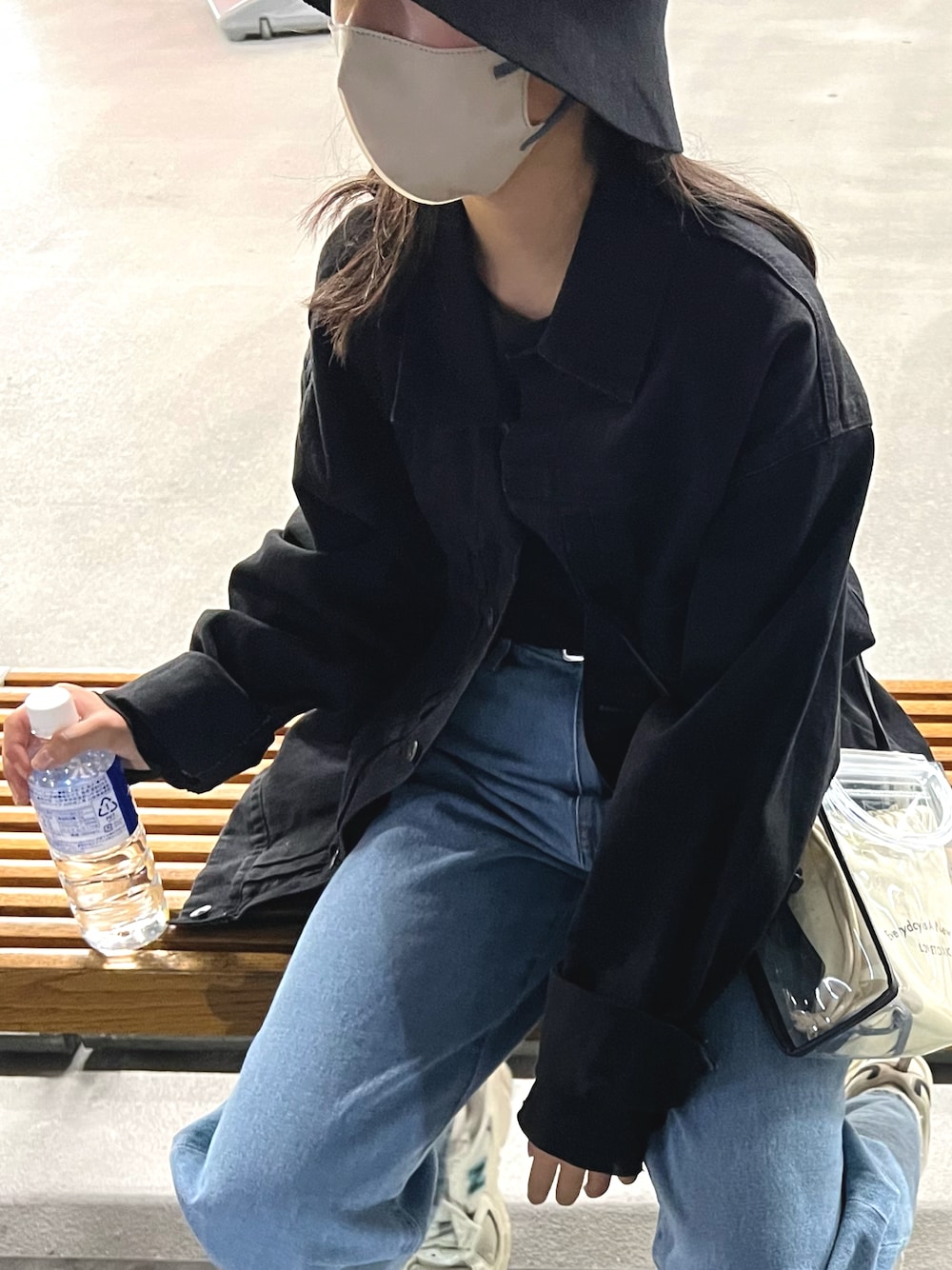 「春服、カジュアルコーデ、シンプルコーデ、低身長コーデ、バケットハット、デニム、デニムジャケット、UNIQLO、GU、Gジャン、プチプラ、いまどきジャケット写真」｜「LOWRYS FARMのコットンサーモバケットＨＡＴ　187455（ハット、ブラック系）」を使った、yuuunaさん（キッズ・152cm）の春コーディネートの1枚目の写真