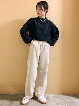 「ショート丈トップス」｜「アイテム（音楽/本・雑誌）」を使った、marinaさん（レディース・158cm）の冬コーディネート