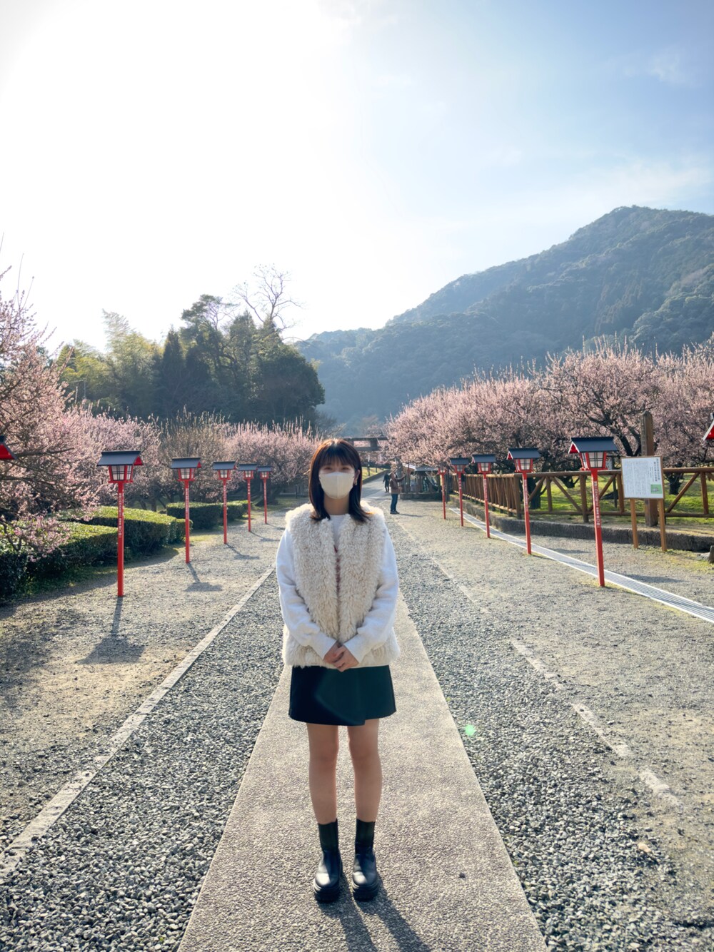 「春、大人カジュアル、オトナ女子、おでかけコーデ、ミニスカート、ショートブーツ、春服デビュー宣言、お花見」｜「mysticのサイドゴアブーツ（ブーツ、ブラック系）」を使った、Mさん（骨格ウェーブ・レディース・160cm）の春コーディネートの1枚目の写真