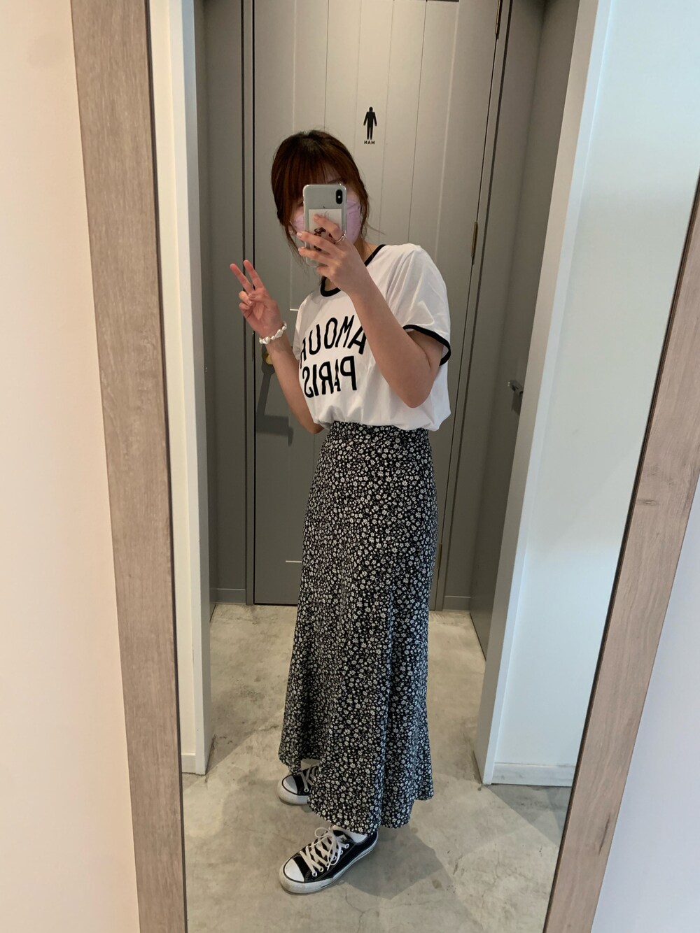 「カジュアルコーデ、大人カジュアル、ラクチンコーデ、おしゃれさんと繋がりたい、スカート」｜「CONVERSEのCONVERSE コンバース ALL STAR OX オールスター オックス　（スニーカー、ブラック系）」を使った、Mさん（レディース・160cm）の夏コーディネートの1枚目の写真