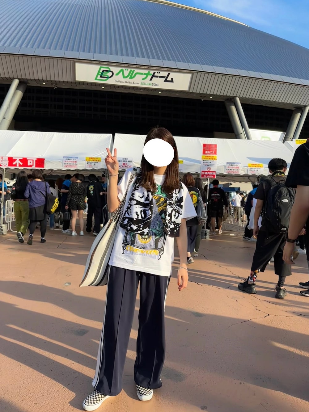 「きれいめカジュアル、夏ファッション、ジャージ、今日のコーデ、楽チンコーデ、シンプル、オトナカジュアル、トートバッグ、いいね、save、フォローお願いします🤑、ストリート」｜「mysticの【サイズ展開あり】ジャージラインパンツ（その他パンツ、ブルー系）」を使った、Mさん（骨格ウェーブ・レディース・160cm）の春コーディネートの1枚目の写真