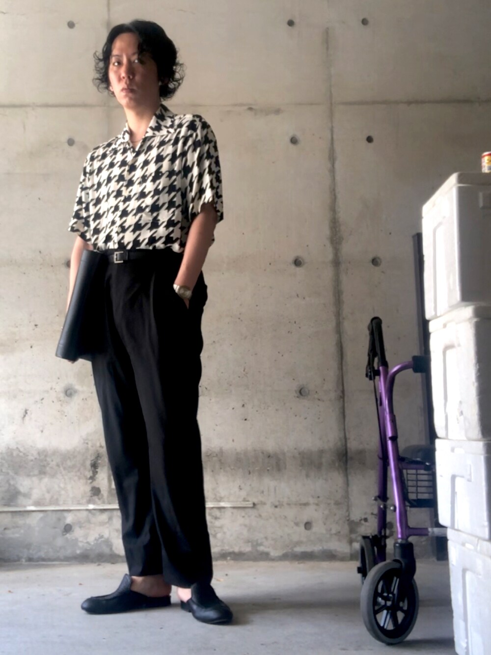 「休日コーデ、おしゃれさんと繋がりたい、モノトーン、夏コーデ、シルバーアクセサリー、いいね、save、フォローお願いします🤑、お洒落さんとつながりたい」｜「ITTIのアイテム（シューズ、ブラック系）」を使った、じょりたんさん（メンズ・168cm）の夏コーディネートの1枚目の写真