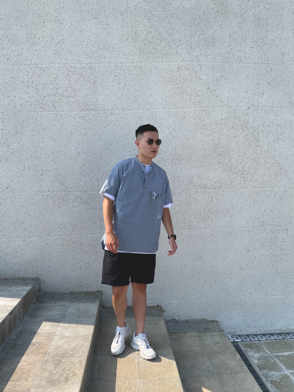 「andwander、夏、日系極簡、男友風」｜「Ray-BanのRay-Ban ROUND DOUBLE BRIDGE RB3647N51001/9U（サングラス、ゴールド系）」を使った、Jason さん（メンズ・182cm）の秋コーディネートの1枚目の写真