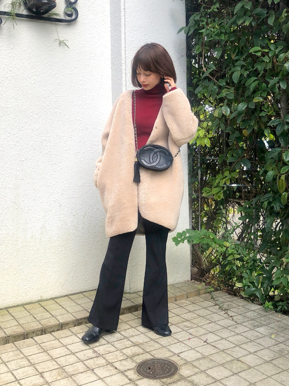 「シンプルコーデ、秋色、大人女子、秋カラー、ユニクロ、LAYMEE、タートルネック、ニット、リバーシブル、ボア、ベージュ、大人カジュアル、低身長、赤」｜「LAYMEEのBalm reversible coat / ヴァルムリバーシブルコート（その他アウター、ベージュ系）」を使った、erikoさん（レディース・152cm）の秋コーディネートの1枚目の写真