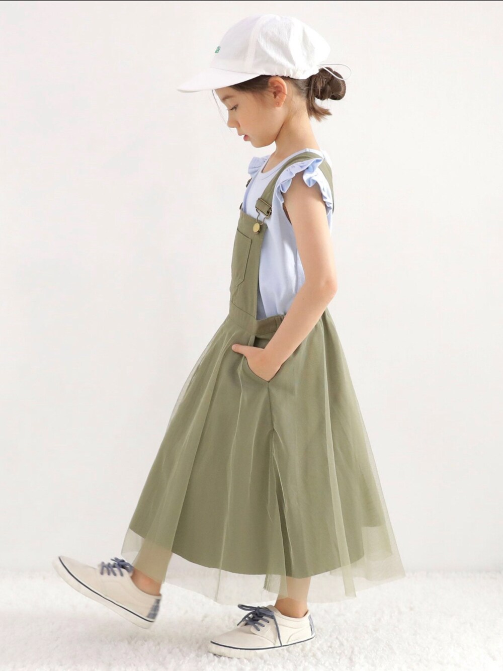 「Bee des Beeのジャンパースカート（スカート、グリーン系）」を使った、子供服Beeさん（レディース・110cm）の夏コーディネートの1枚目の写真