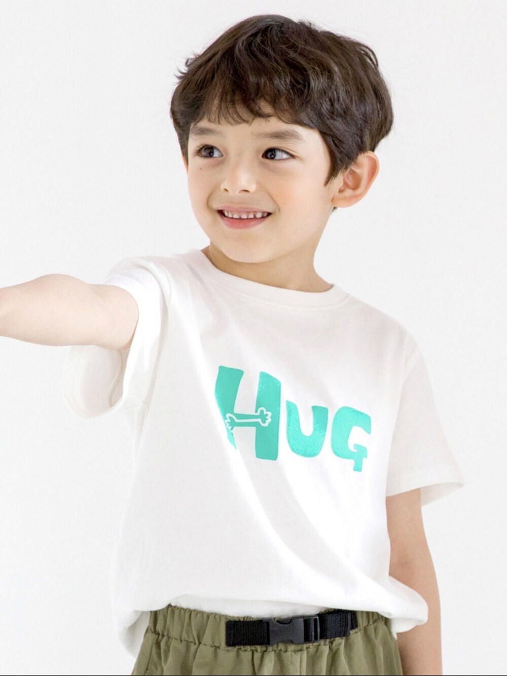 「韓国子供服、子供服、子供コーデ、プリントT」｜「Bee des Beeの半袖プリントTシャツ（Tシャツ/カットソー、ホワイト系）」を使った、子供服Beeさん（レディース・110cm）の夏コーディネートの1枚目の写真