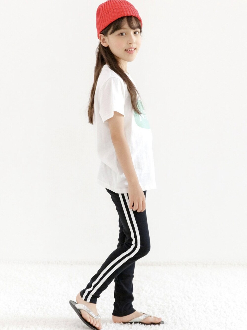 「こどもコーデ、韓国子供服、韓国ファッション、子供服、キッズコーデ、女の子コーデ、男の子コーデ、キッズファッション、トップス、秋先取りコーデ、ボーダー」｜「Bee des Beeのラインレギンスパンツ（レギンス/スパッツ、ブラック系）」を使った、子供服Beeさん（キッズ・127cm）の秋コーディネートの1枚目の写真