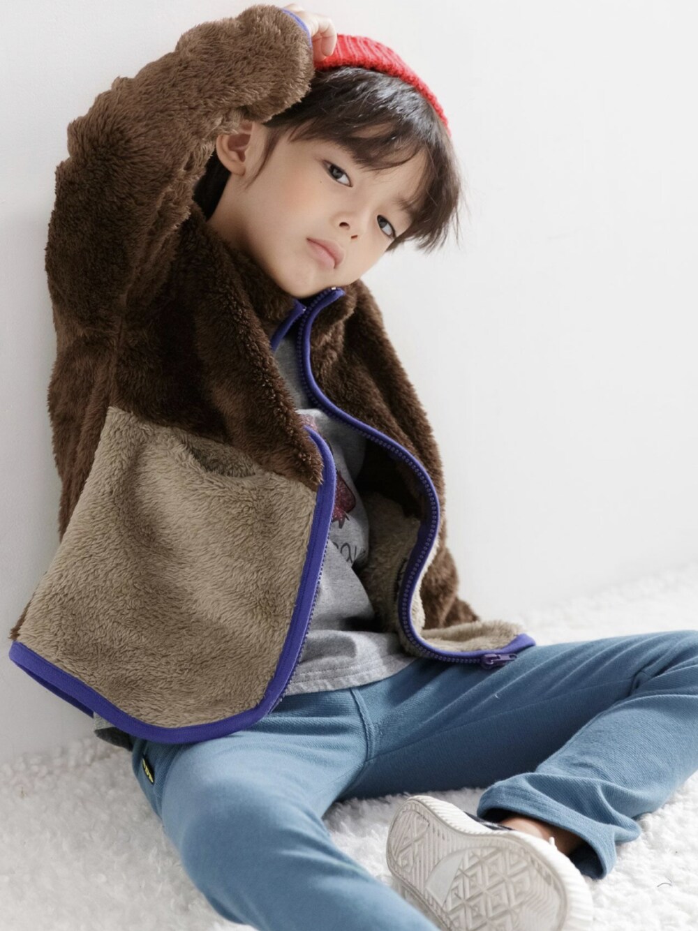 「こどもコーデ、韓国子供服、韓国ファッション、子供服、キッズコーデ、男の子コーデ、キッズファッション、アウター、モコモコアウター」｜「Bee des Beeのボアジャケット（その他アウター、ブラウン系）」を使った、子供服Beeさん（メンズ・110cm）の秋コーディネートの1枚目の写真