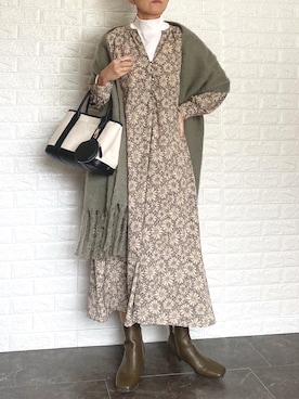 「フラワープリント」｜「アイテム（ファッション雑貨）」を使った、SHOさん（レディース・165cm）の冬コーディネート