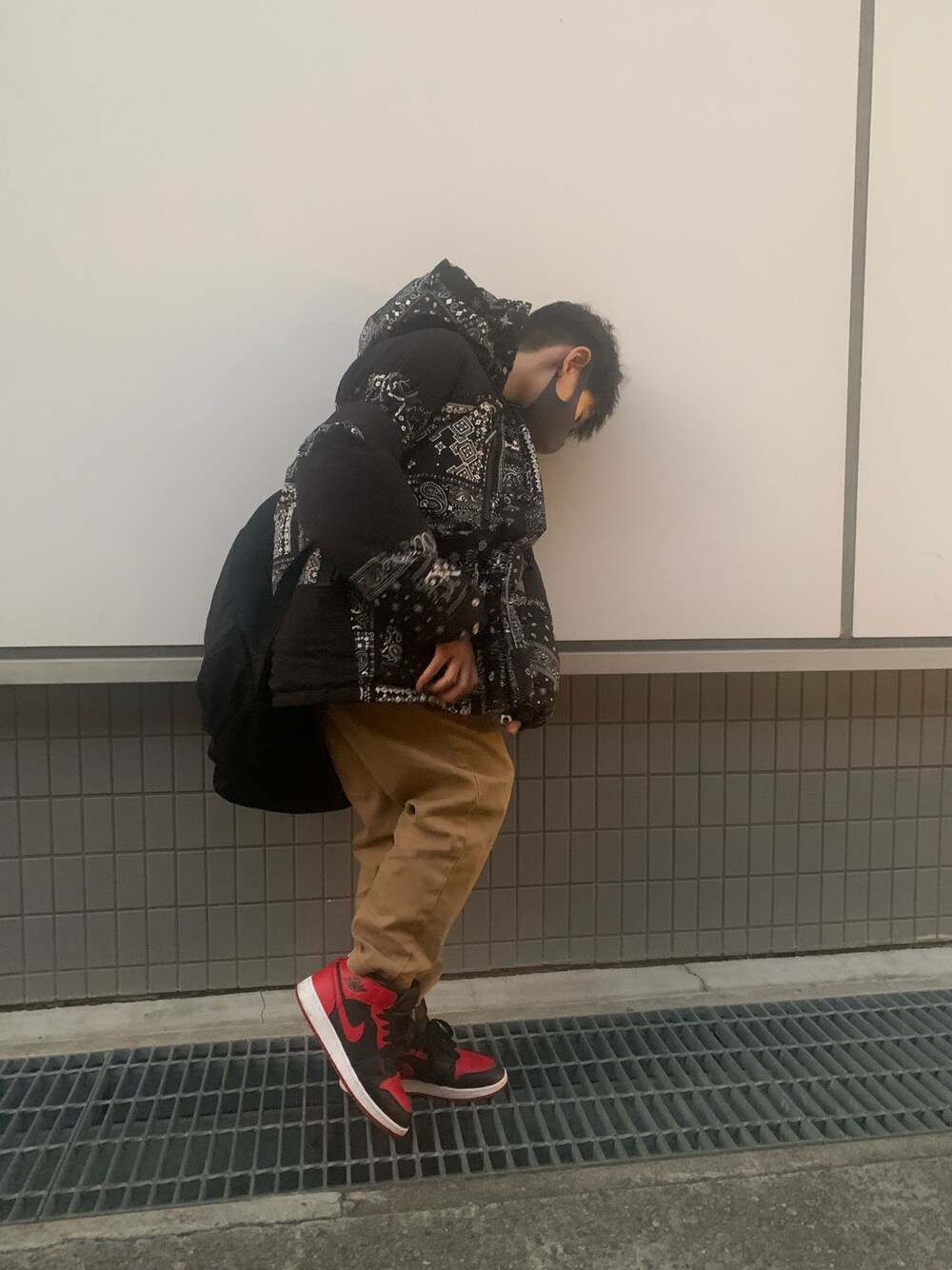 「カジュアル、チノパン、ストリート、jordan1、スニーカーコーデ、DC SHOES、おとこのこ、小学生、キッズファッション」｜「DC SHOESの21 KD PUFF JACKET/DCキッズパフジャケット（その他アウター、ブラック系）」を使った、maaryoさん（キッズ・156cm）の冬コーディネートの1枚目の写真