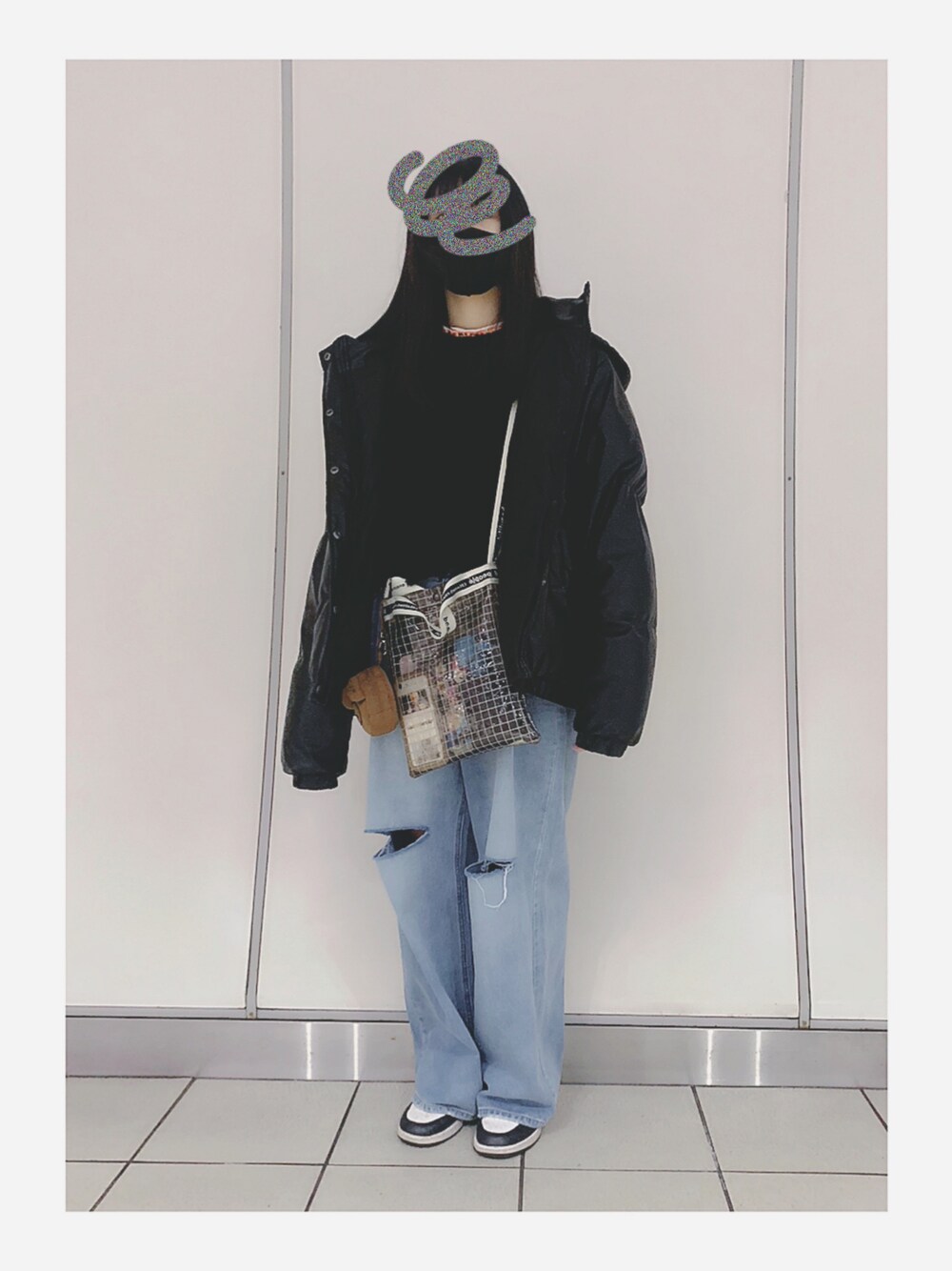 「キッズファッション、ワイドデニム、女の子コーデ、repipi armario、スニーカーコーデ、NIKE、WEGO、休日スタイル」｜「repipi armarioのUSEDカコウホックデニムパンツ（デニムパンツ、ブルー系）」を使った、maaryoさん（キッズ・156cm）の冬コーディネートの1枚目の写真