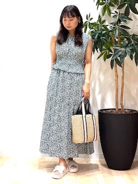 「grove（グローブ）の【低身長さんも選べる着丈・洗濯機◎】花柄ウエストシャーリングワンピース（ワンピース、グリーン系）」を使った、miraiさん（レディース）の夏コーディネート