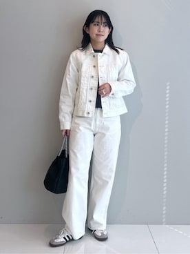 「アイテム（デニムジャケット、ホワイト系）」を使った、Hirokaさん（レディース・159cm）の冬コーディネート