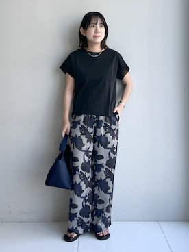 「Dessin（デッサン）の【UVカット/接触冷感】美光沢カットソー（Tシャツ/カットソー、ブラック系）」を使った、Hirokaさんの夏コーディネート