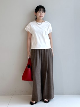 「Dessin（デッサン）の【UVカット/接触冷感】美光沢カットソー（Tシャツ/カットソー、ホワイト系）」を使った、Hirokaさんの夏コーディネート