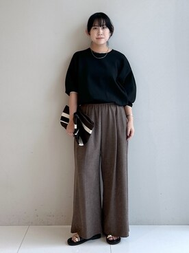 「Dessin（デッサン）のピーチタッチ タックワイドパンツ（その他パンツ、ブラウン系）」を使った、Hirokaさんの夏コーディネート