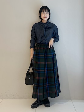 「Dessin（デッサン）の【ボウタイ取り外し可】2WAYデニムフリルシャツ（シャツ/ブラウス、ブルー系）」を使った、Hirokaさんの秋コーディネート