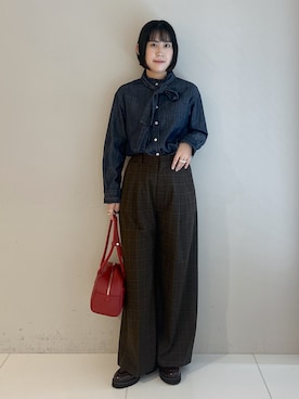 「Dessin（デッサン）の【ボウタイ取り外し可】2WAYデニムフリルシャツ（シャツ/ブラウス、ブルー系）」を使った、Hirokaさんの秋コーディネート