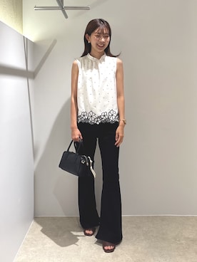 「NATURAL BEAUTY BASIC（ナチュラルビューティーベーシック）のドットフラワー刺繍ブラウス（シャツ/ブラウス、ホワイト系）」を使った、AYAさん（レディース・160cm）の夏コーディネート