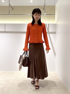「NATURAL BEAUTY BASIC（ナチュラルビューティーベーシック）のフリルトリムカーデ（ニット/セーター、オレンジ系）」を使った、AYAさん（レディース・160cm）の夏コーディネート