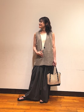 「URBAN RESEARCH（アーバンリサーチ）のシアーメッシュノーカラージレ（ダウンベスト、ベージュ系）」を使った、かおりんさん（レディース・158cm）の春コーディネート