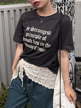 「continuer de NICE CLAUP(コンティニューデナイスクラップ)の【WEB限定】ロゴプリントT(Tシャツ/カットソー、ホワイト系)」を使った、m o e / 149cmさん(レディース・149cm)の夏コーディネート