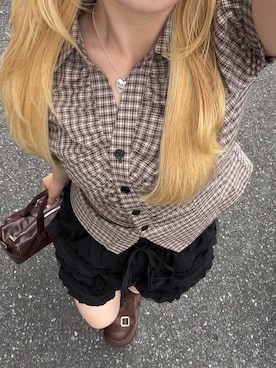 「continuer de NICE CLAUP(コンティニューデナイスクラップ)の【@_puni.moe企画】全方位可愛い後ろレースUPギャザーブラウス(シャツ/ブラウス、ブラック系)」を使った、m o e / 149cmさん(レディース・149cm)の夏コーディネート
