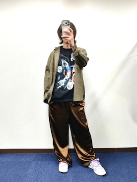 「サテンパンツ」｜Gladさん（メンズ・173cm）の春コーディネート