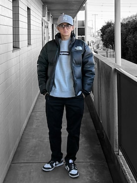 Supreme のスウェット（グレー系）を使った人気ファッション