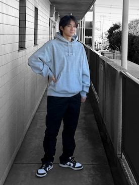 Supreme のスウェット（グレー系）を使った人気ファッション